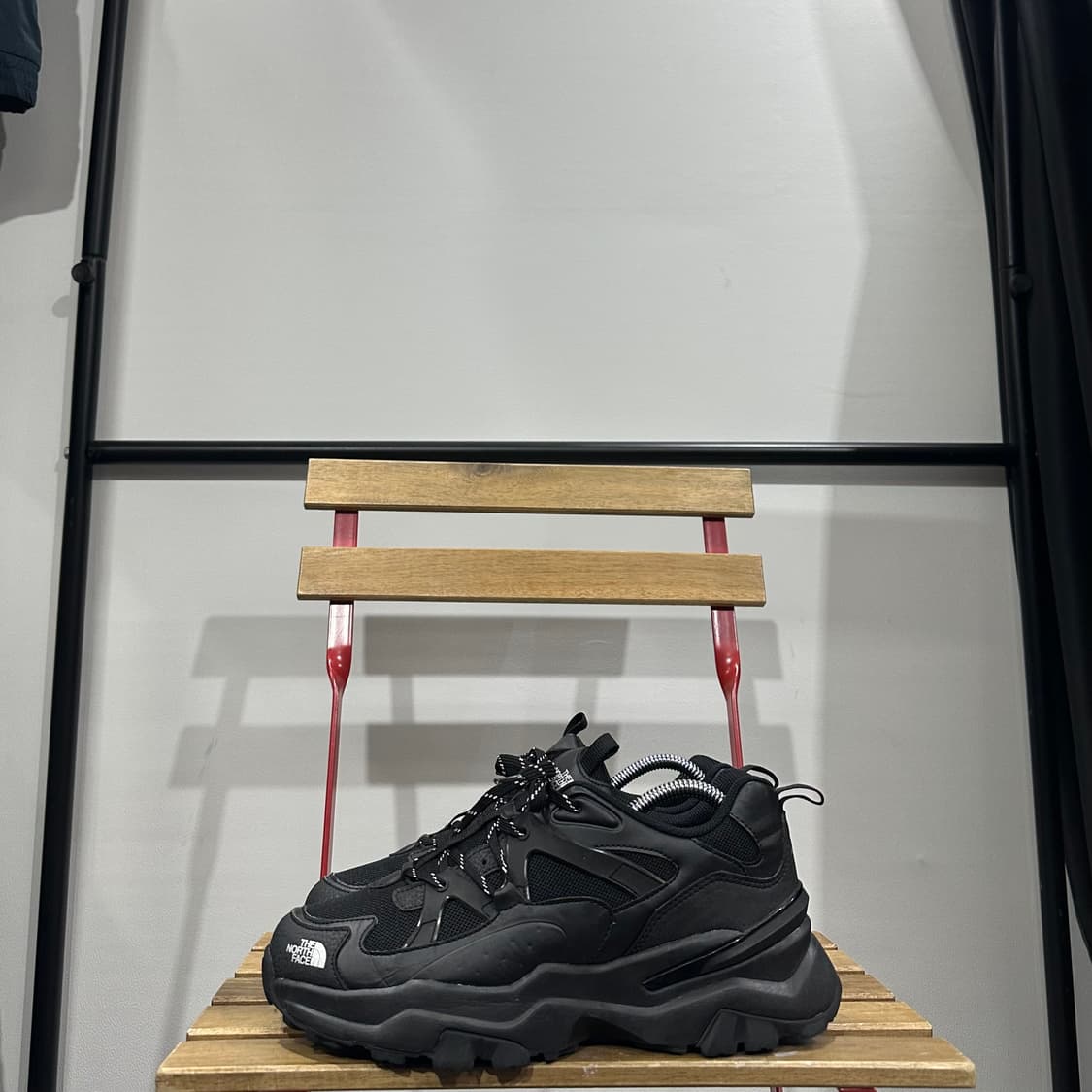 260) 노스페이스 스니커즈 남성 남지 트레킹화 헥사 V2 블랙 상품이미지3