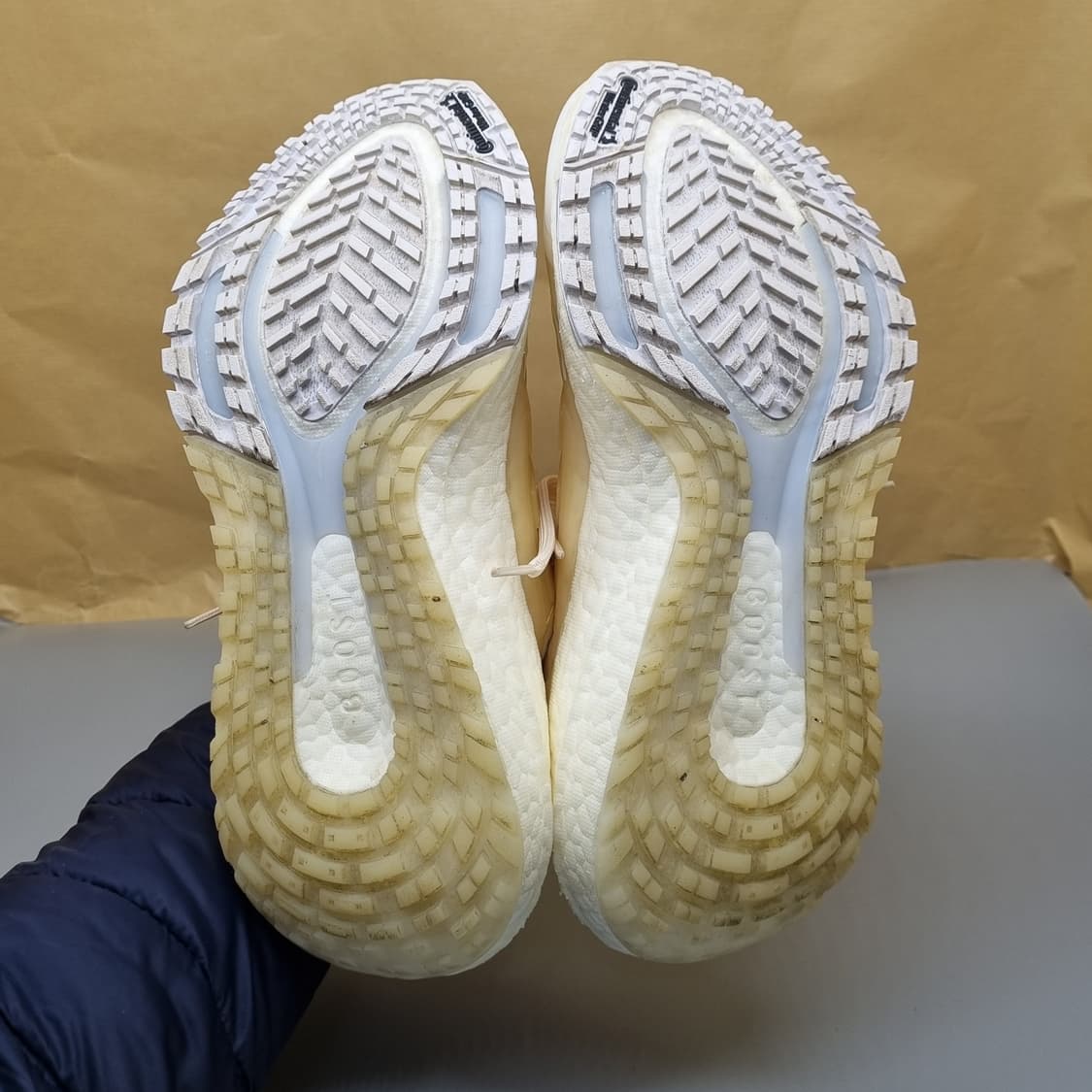 아디다스 울트라부스트21 여성운동화240  상품이미지3