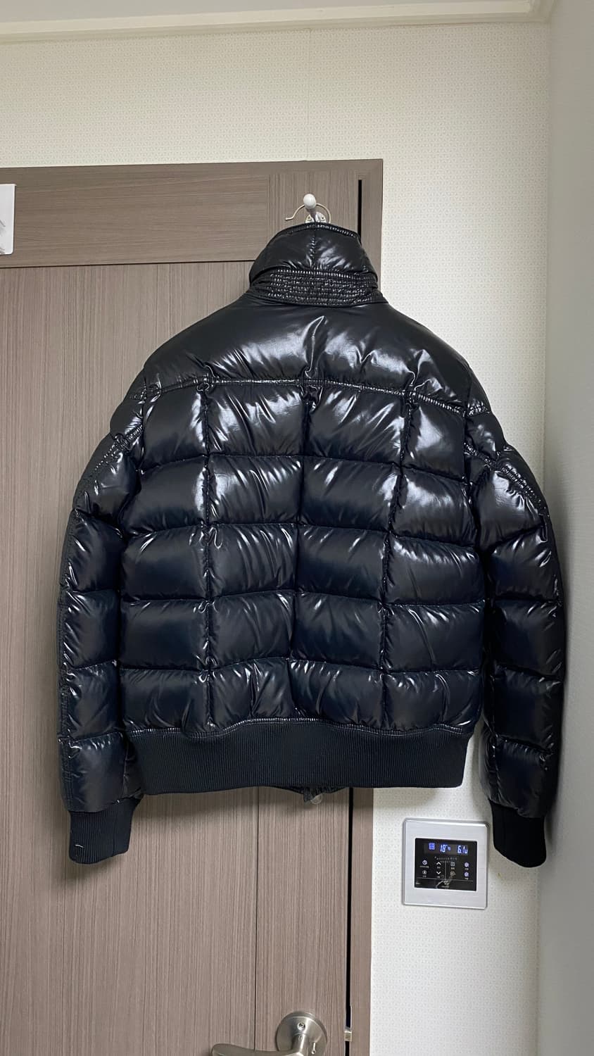 [A급]몽클레어 유광 봄버 패딩 상품이미지3