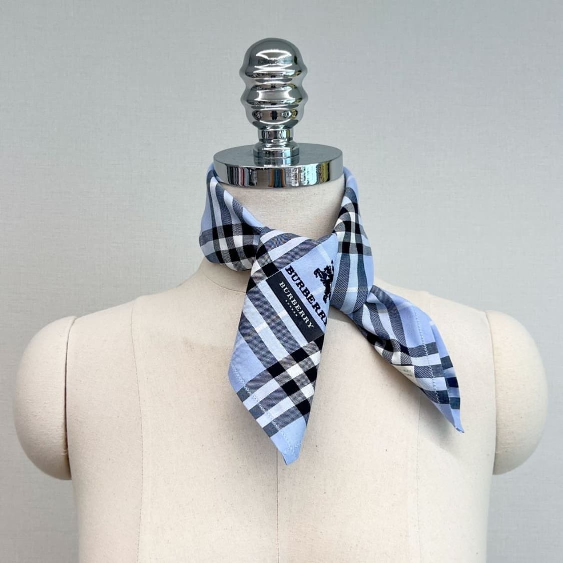 (새상품) burberry /버버리 쁘띠스카프 손수건 상품이미지6