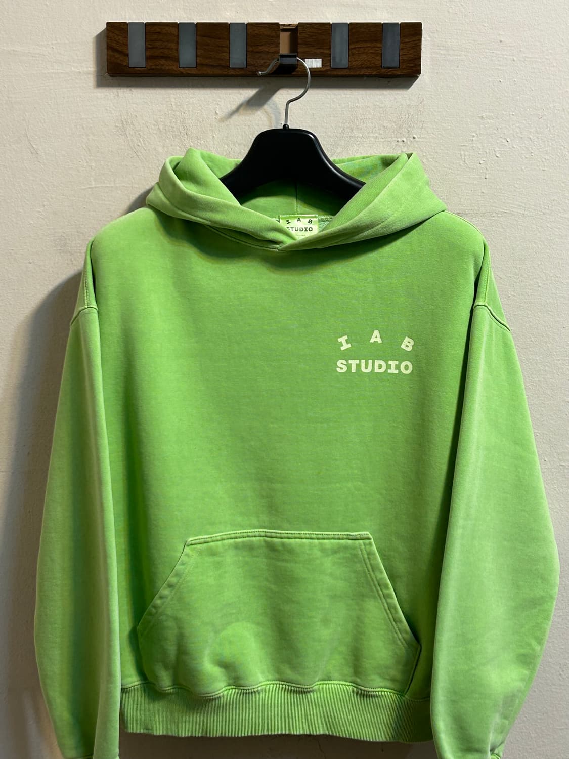 아이앱 스튜디오 로고 후드티 상품이미지2