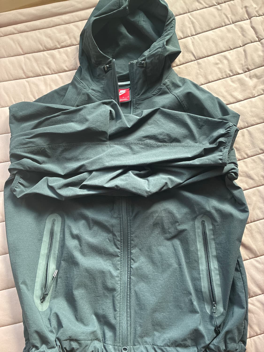 나이키 테크팩 바람막이(센트럴 씨 착용) 상품이미지3