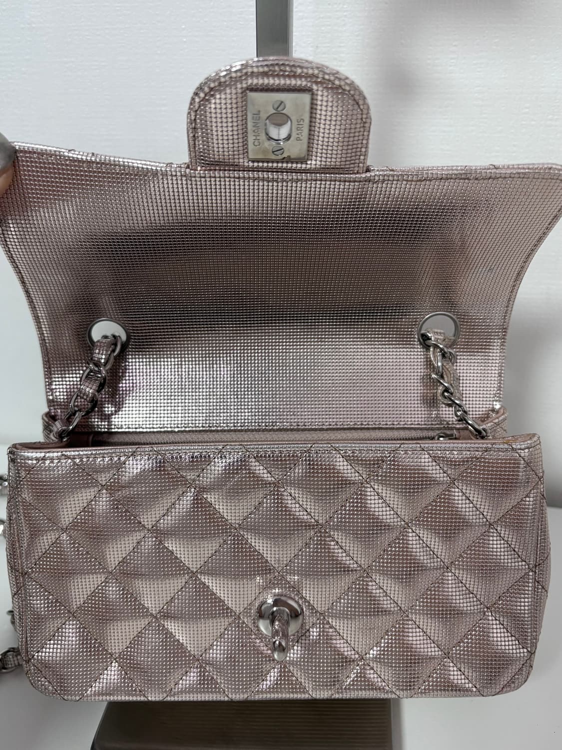 샤넬 클래식 뉴미니 메탈릭핑크 플랩백 상품이미지8