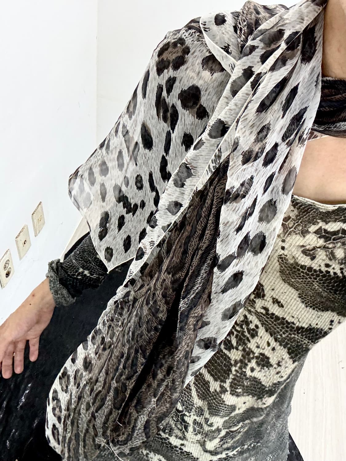 “Vintage” Leopard White&Brown Scarf 상품이미지3