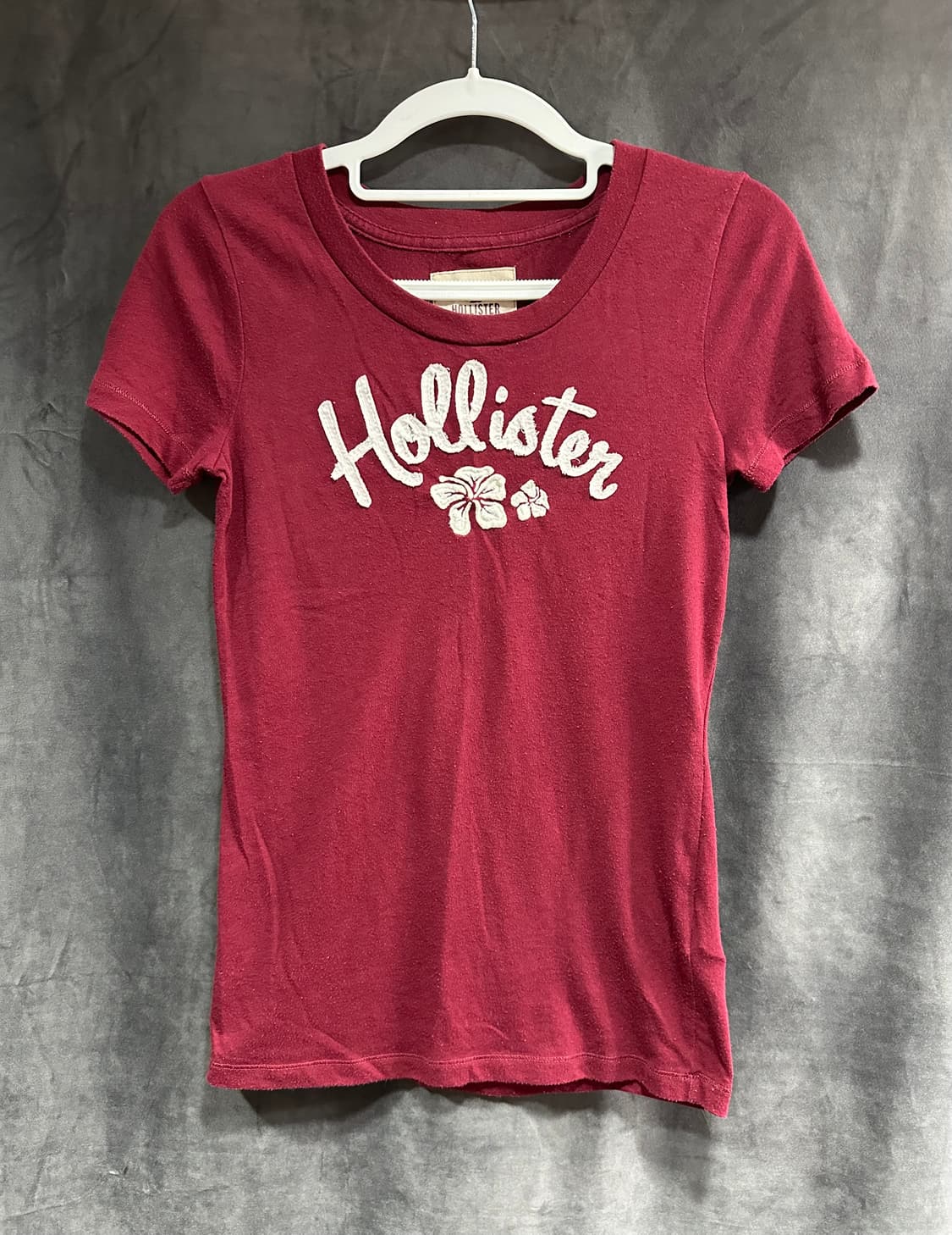 홀리스터(Hollister) 플라워 로고 슬림핏 반팔 티셔츠 S 버건디 상품이미지1