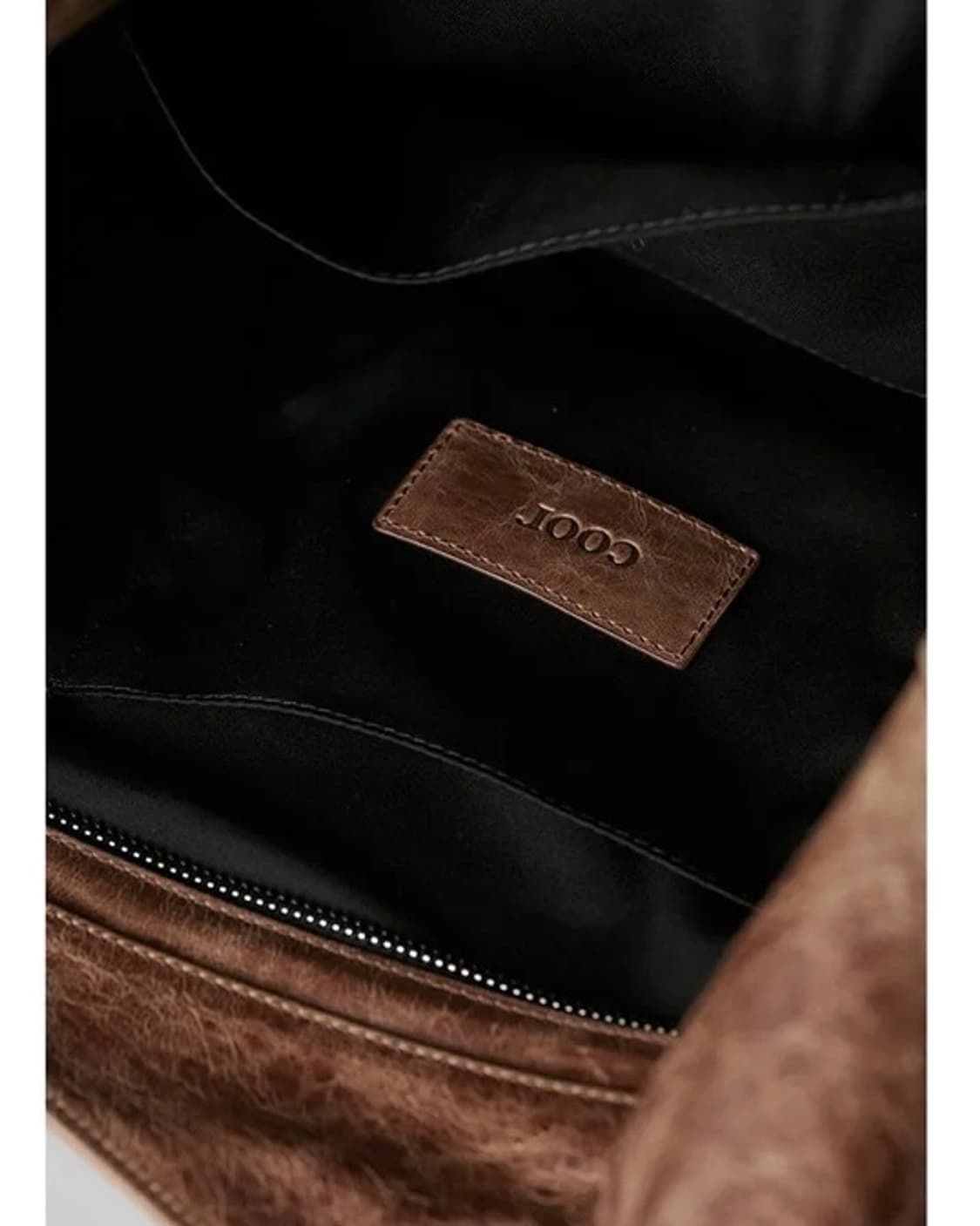 [1회 착용] coor 쿠어 하프 문 크로스 레더 토트백_원가 19.5 상품이미지2