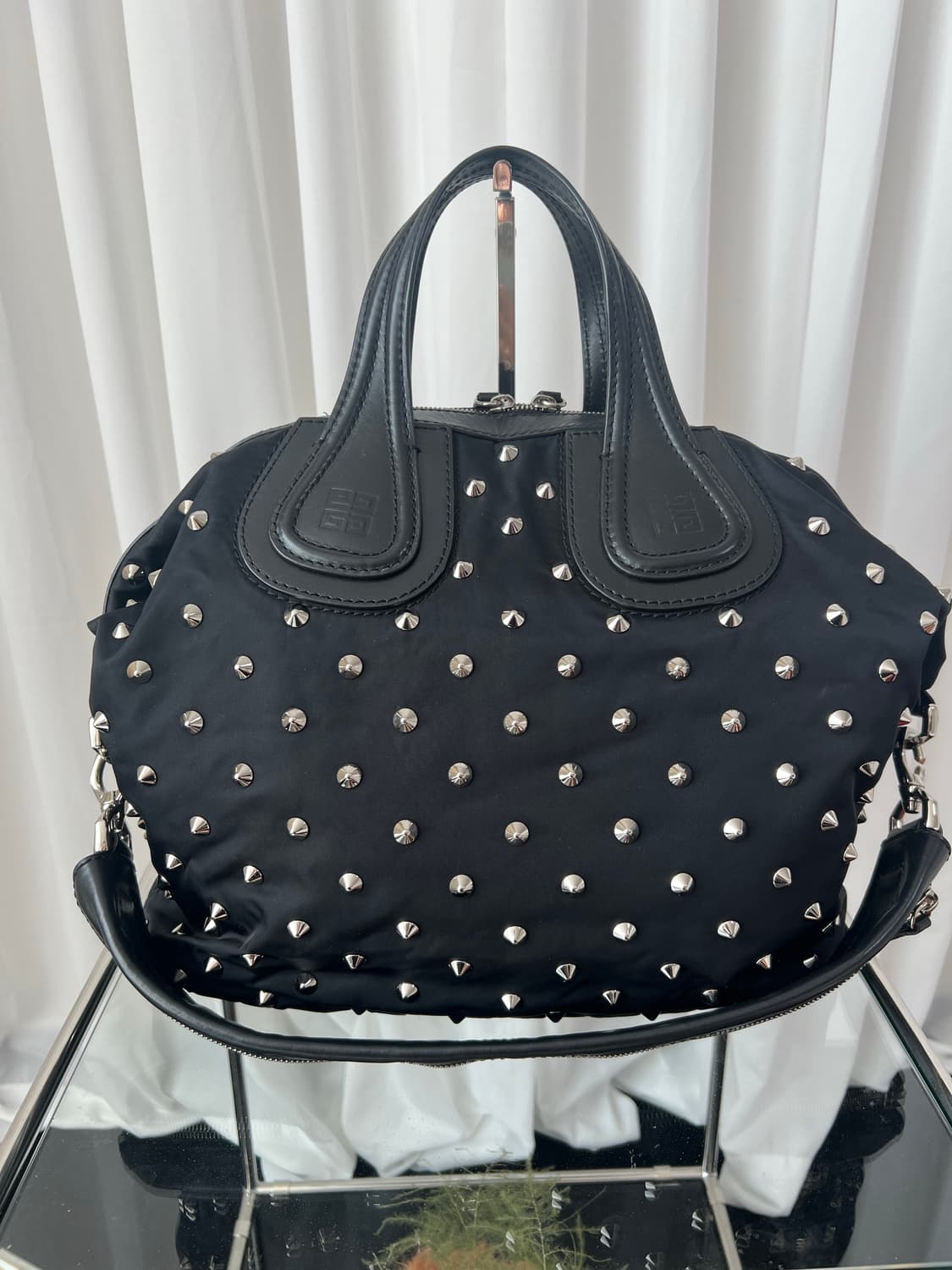 지방시 스터드 나이팅게일 숄더백 상품이미지4