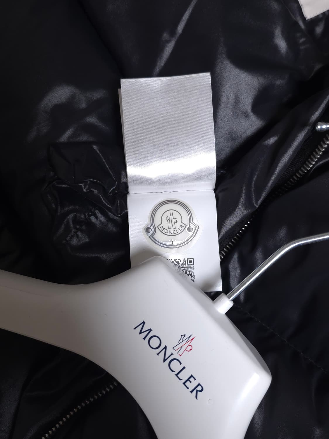 [4] 몽클레어 알릭스 20FW 알몬드 패딩 블랙 상품이미지9