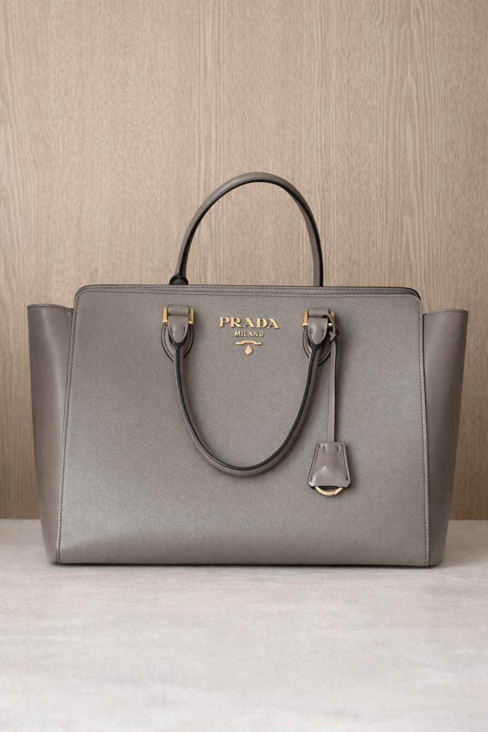 프라다 사피아노 토트백 그레이 상품이미지1