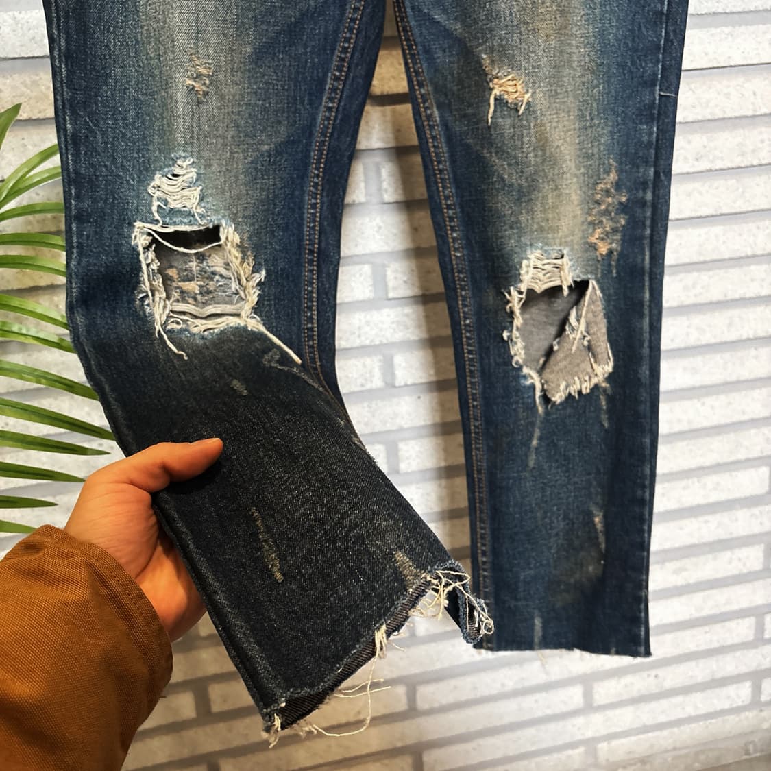 KANTURU JEANS 헤비 디스트로이드 데님 페이드 워싱 디테일 상품이미지5