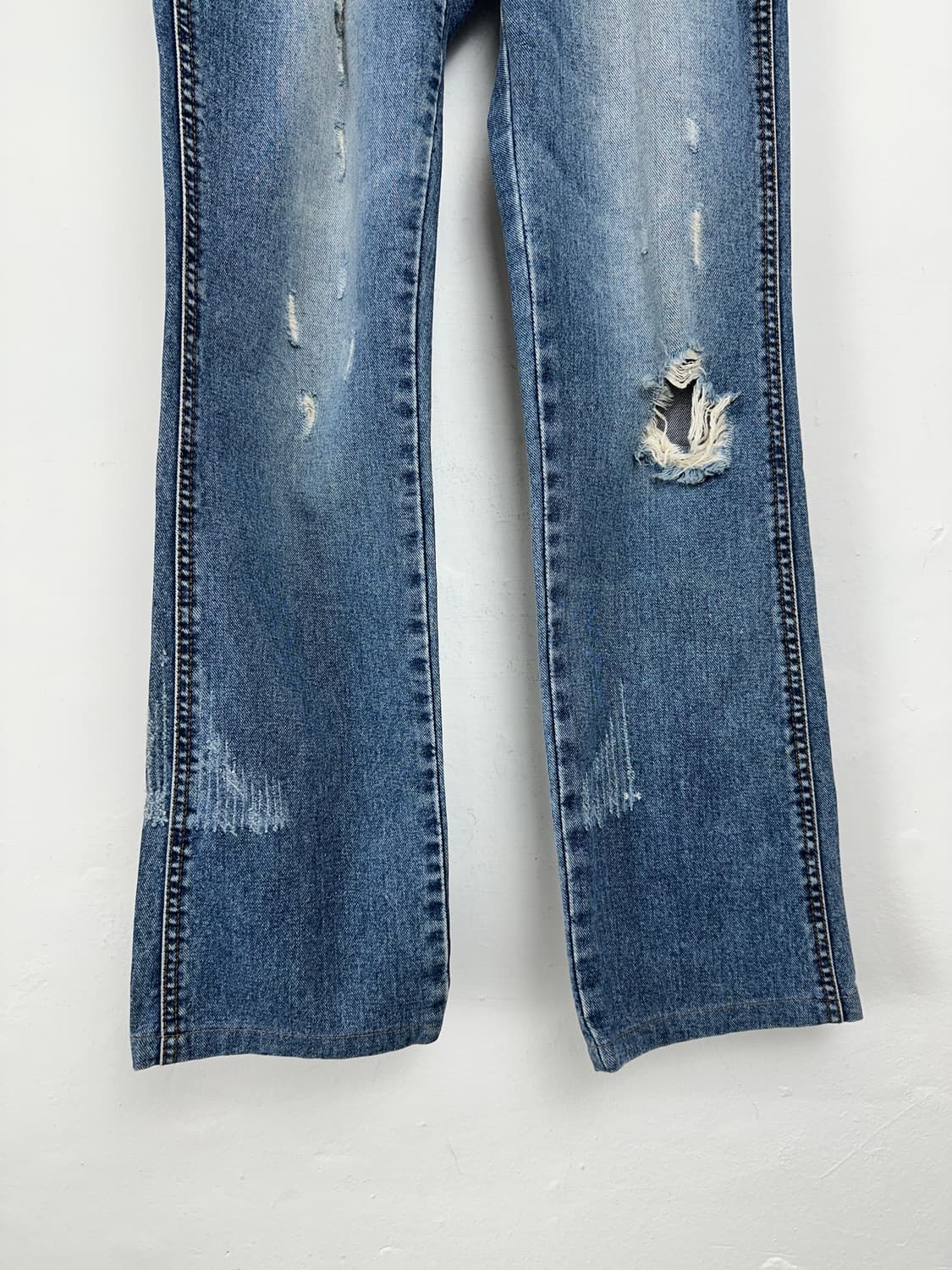 Distressed Bootcut Denim Jeans  상품이미지6