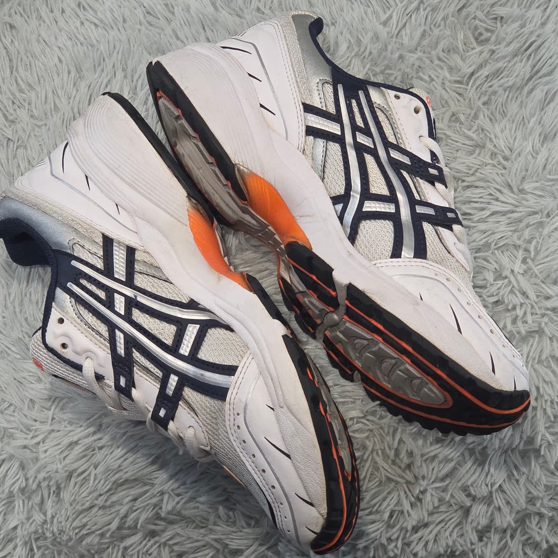 7q-6:아식스 젤 1090 화이트 네이비 러닝 스니커즈 (24.5cm) 상품이미지7