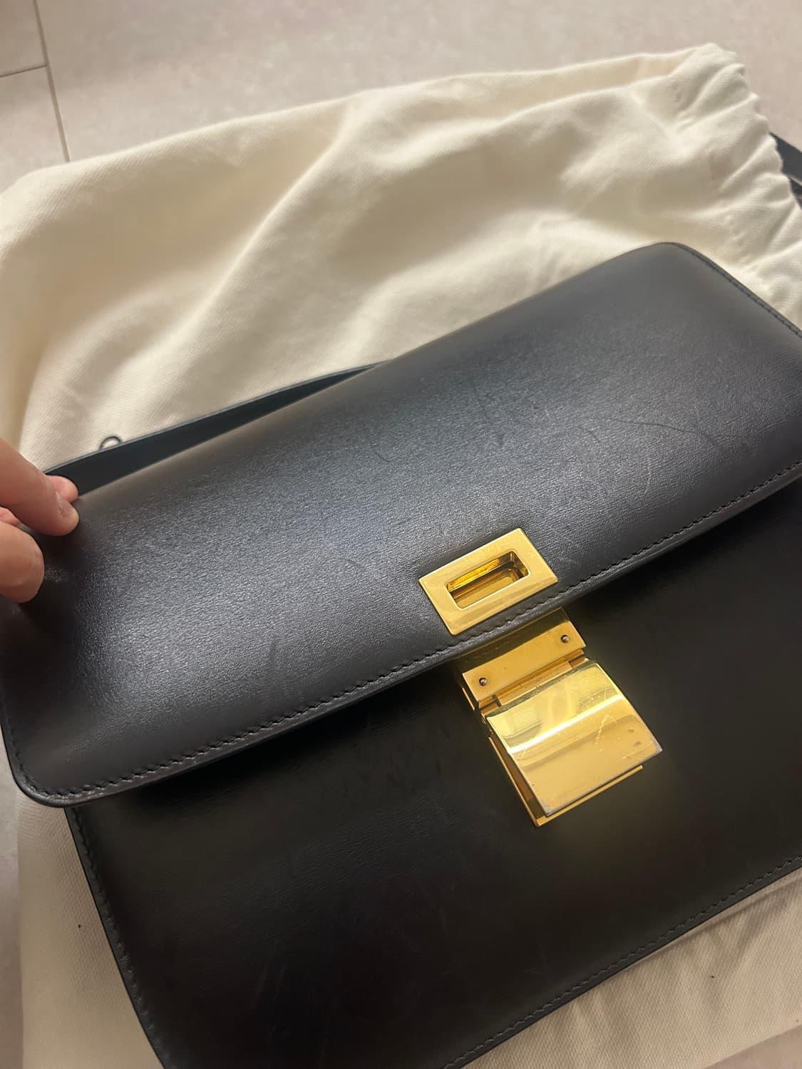 셀린느 클래식 박스 백 블랙 미디엄 금장 상품이미지10