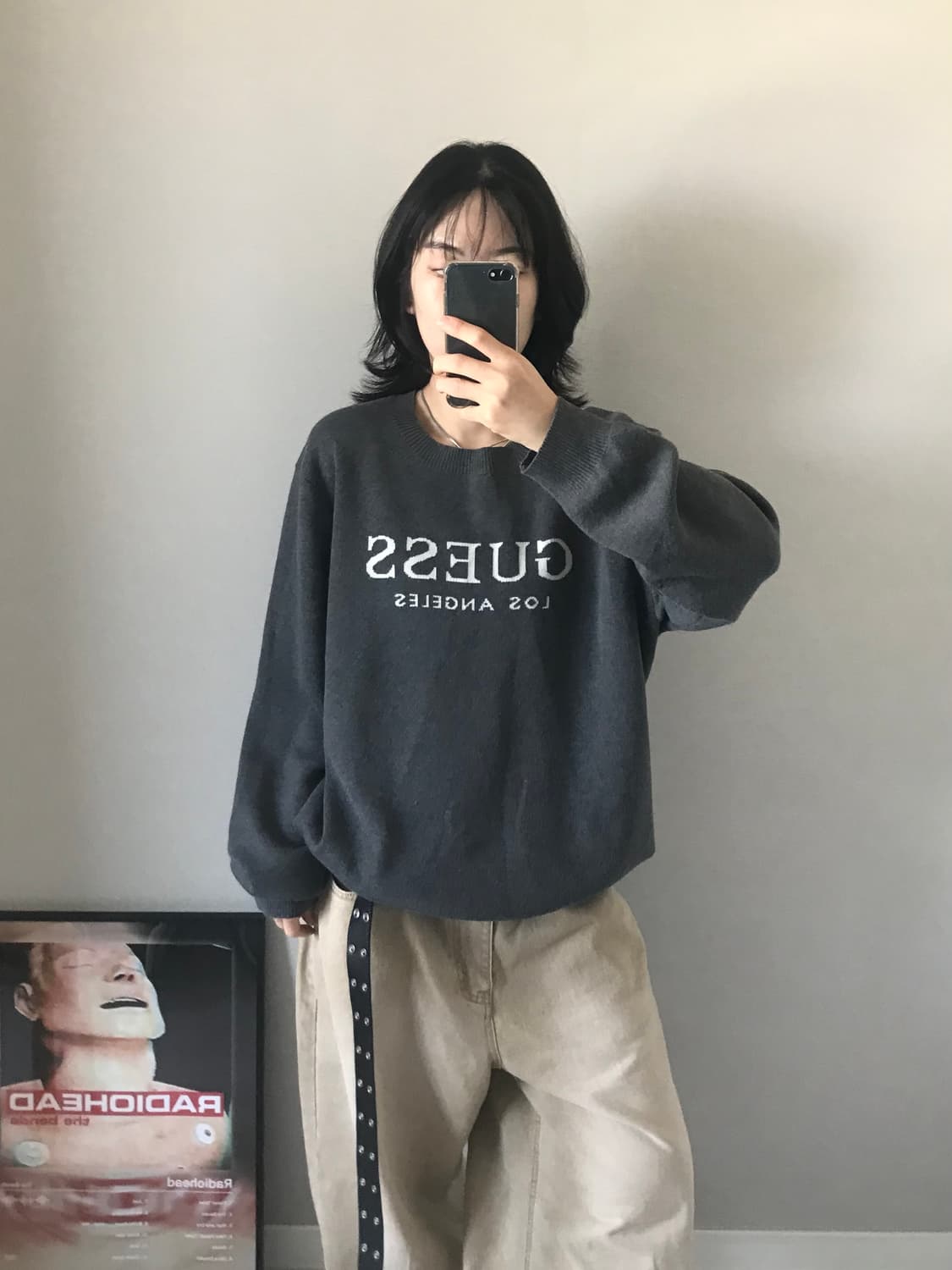 게스 중앙 로고 차콜 니트 상품이미지1