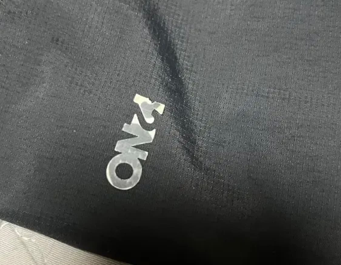 파타고니아 토렌쉘 M 사이즈 블랙  상태 9.5/10  팔쪽 로고 살짝 상품이미지6