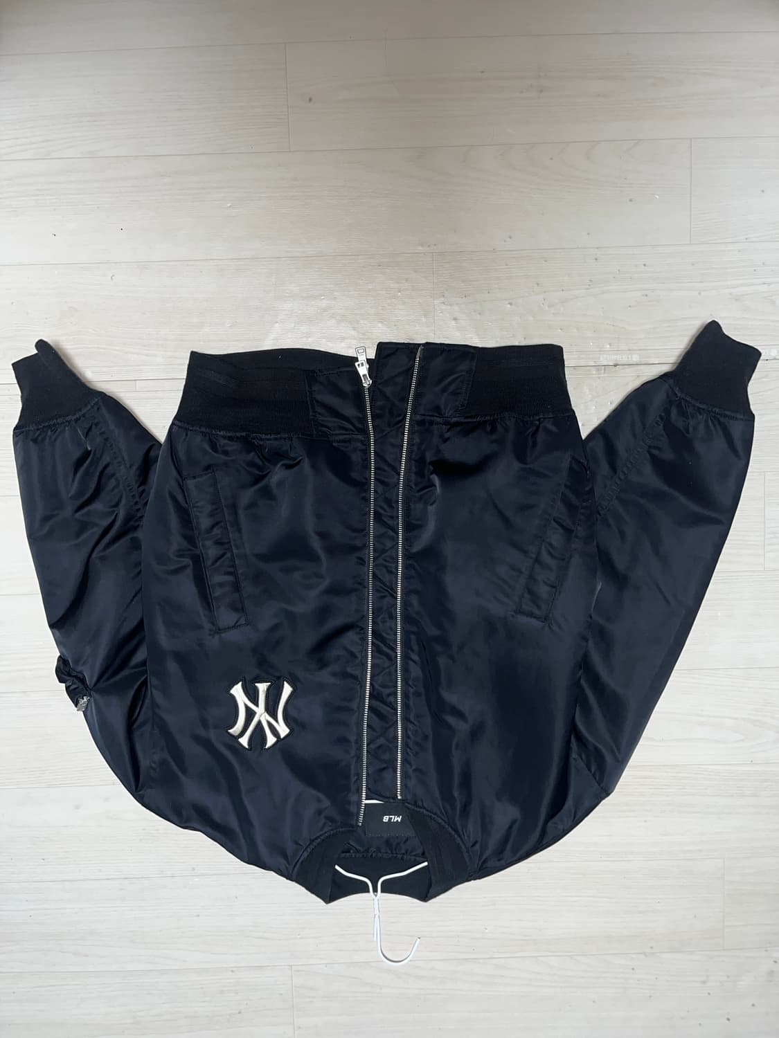 MLB 뉴욕양키스 MA-1 봄버자켓 판매합니다. 상품이미지1