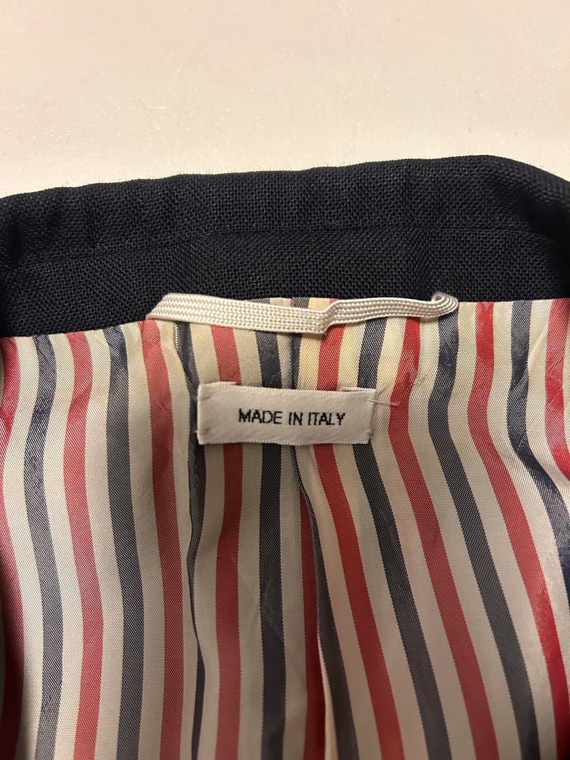 톰브라운 금장 네이비 블레이저/슬랙스 판매. 상품이미지3