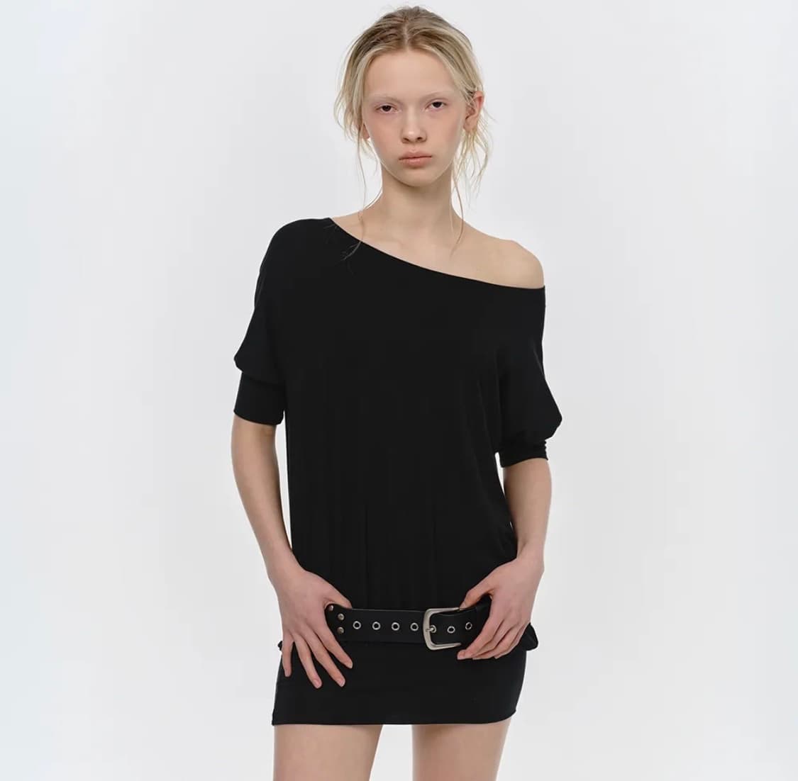 DRAPE OFF-SHOULDER ONE-PIECE BLACK 상품이미지1