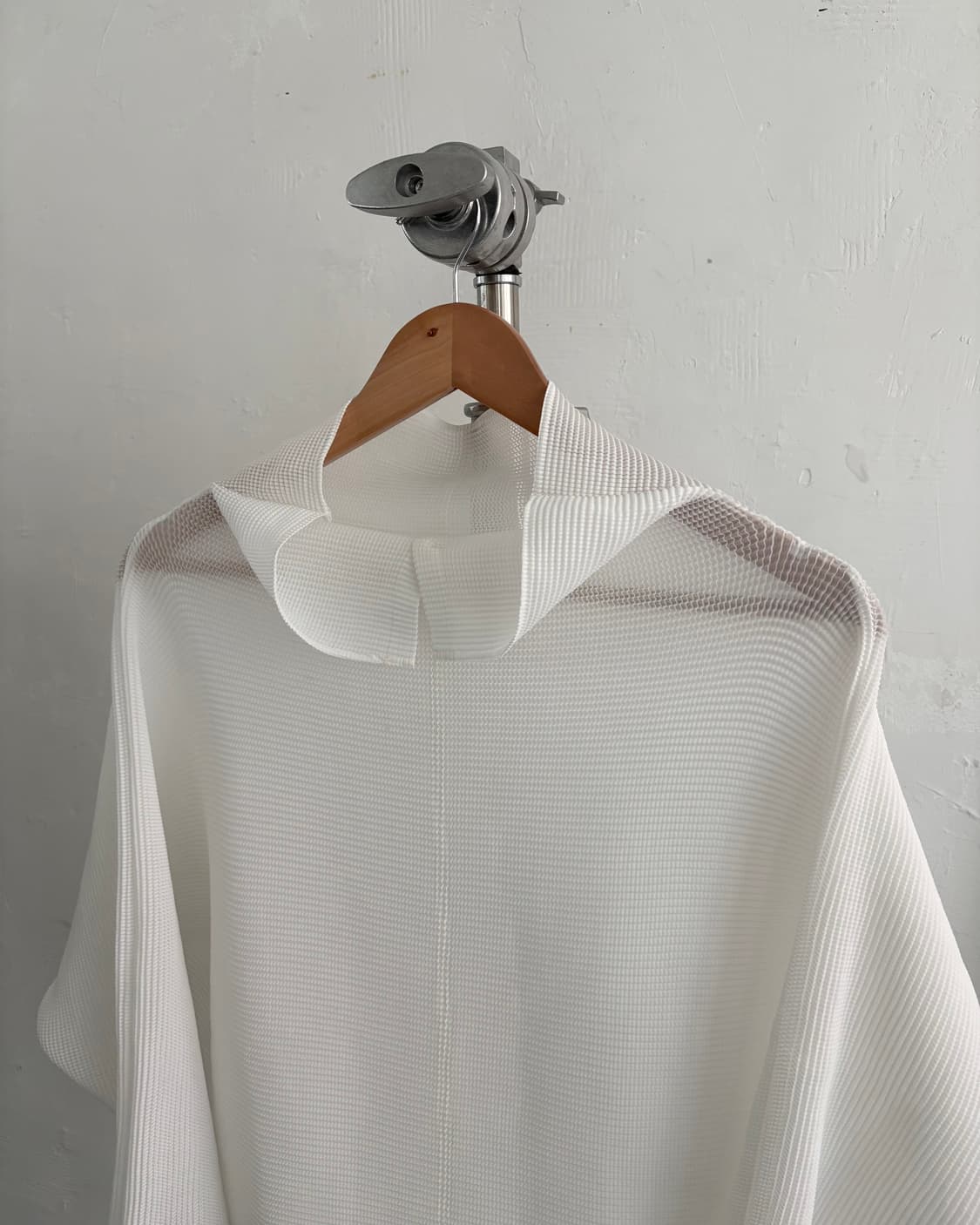 Issey Miyake me 이세이미야케 화이트 넥 버튼 플리츠 티셔츠 상품이미지7