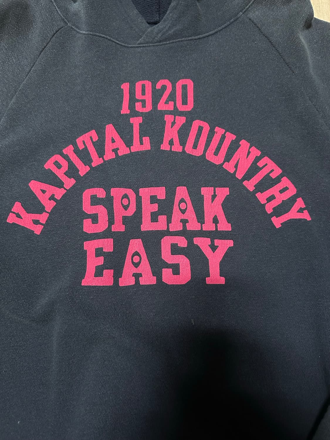 캐피탈 래글런 후드 플리스 스웨트셔츠 스피크이지 컬리지 Pt 네이비 상품이미지2