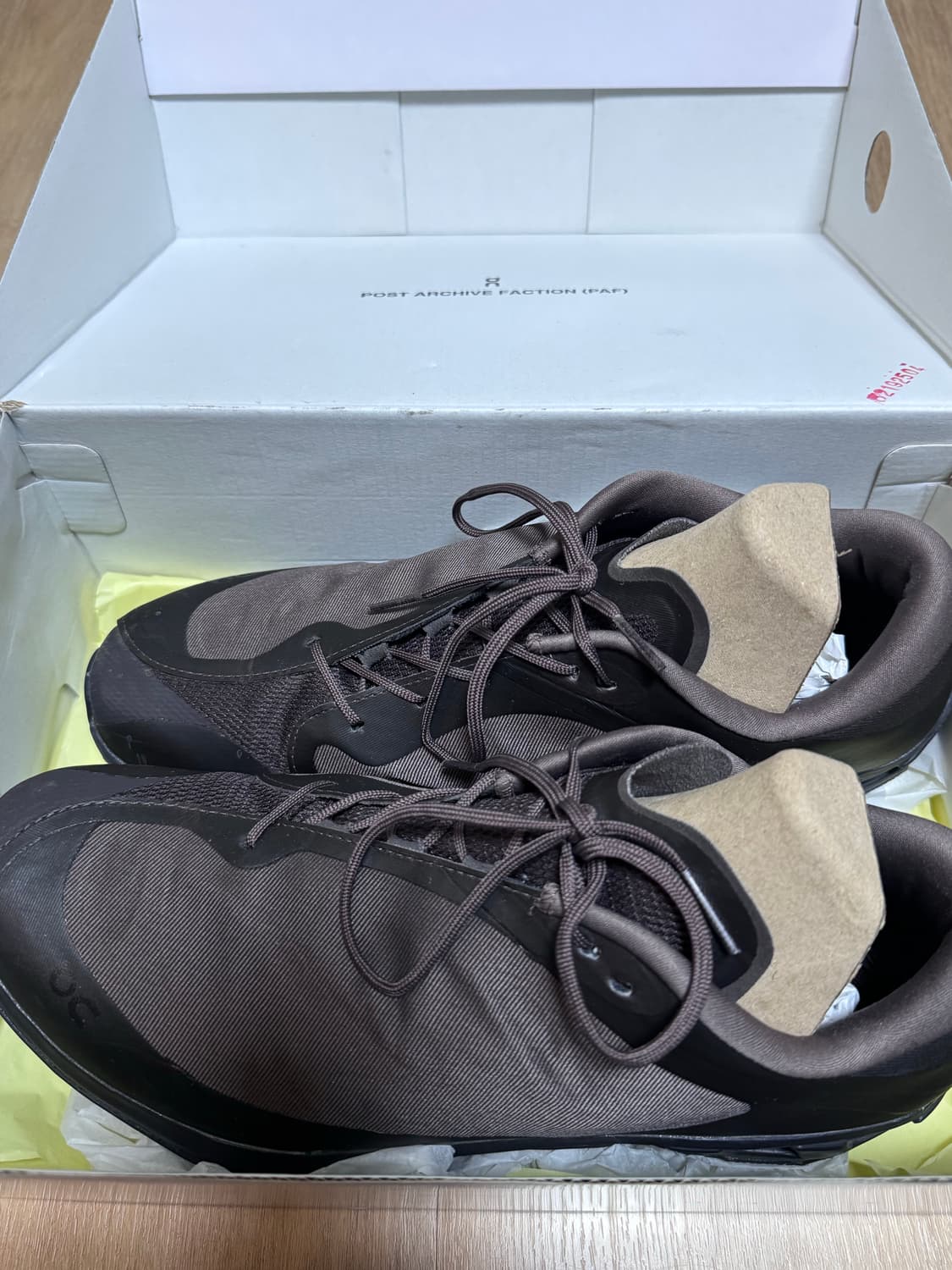 온 러닝 X 포스트아카이브팩션 클라우드벤쳐 275 카카오 상품이미지3