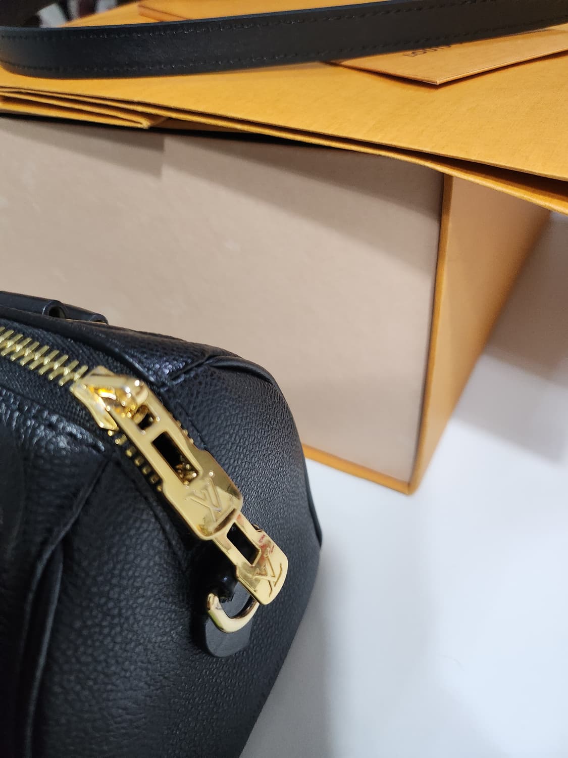 루이비통 반둘리에20 앙프렝트 블랙 상품이미지2