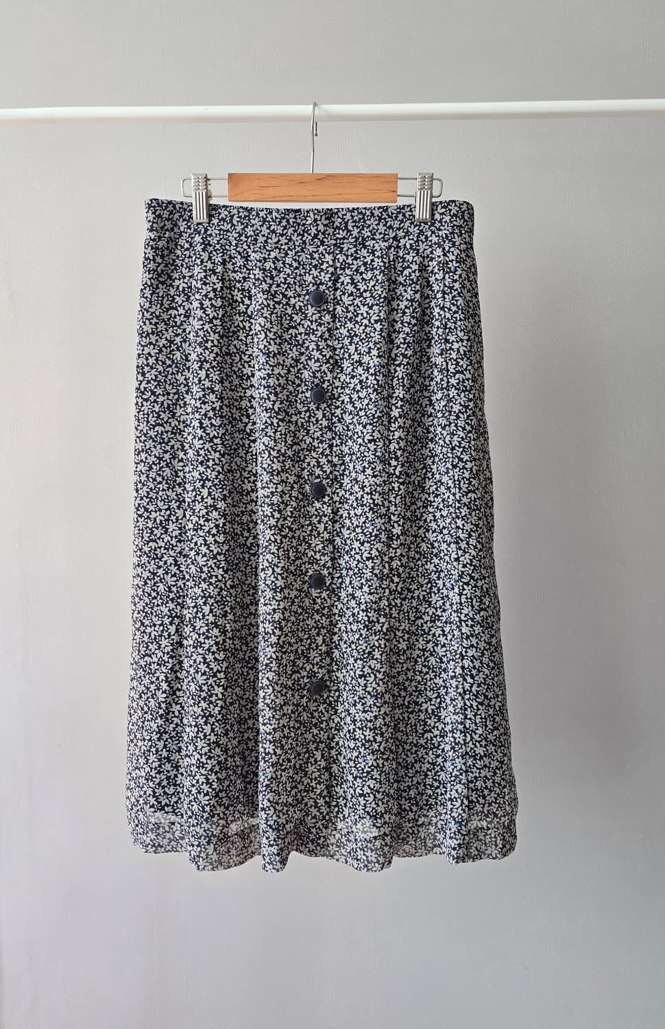 빈티지 네이비 플라워 버튼 스커트 상품이미지1