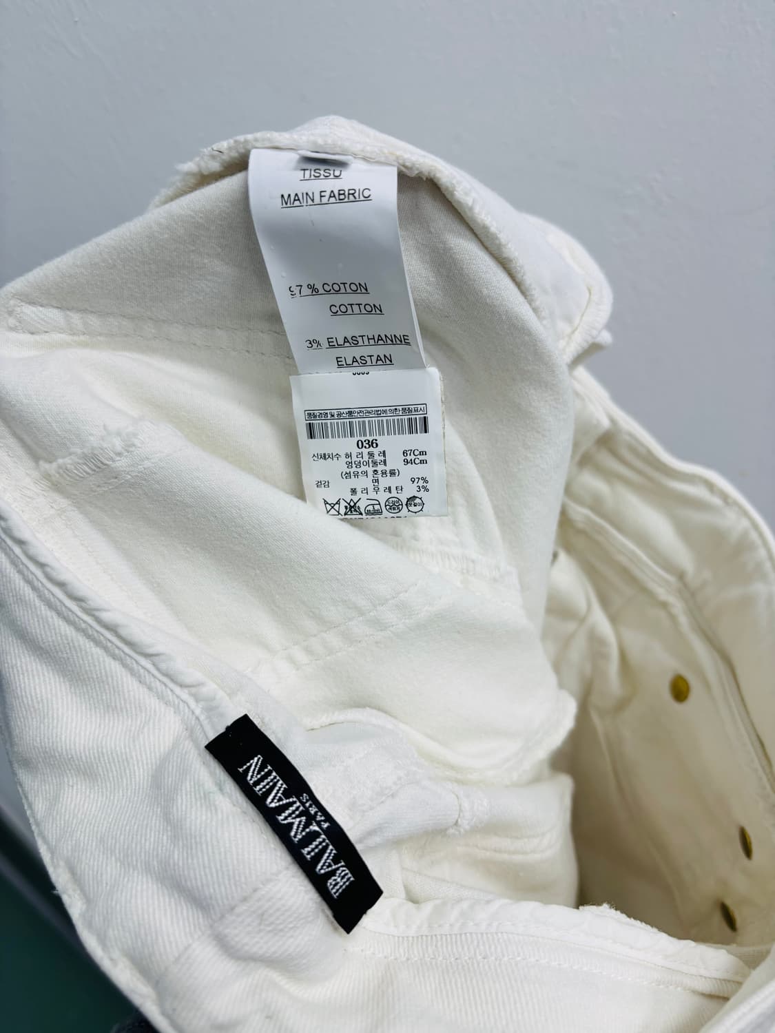 발망(BALMAIN) 금장 디테일 화이트 바이커 데님 팬츠 상품이미지6