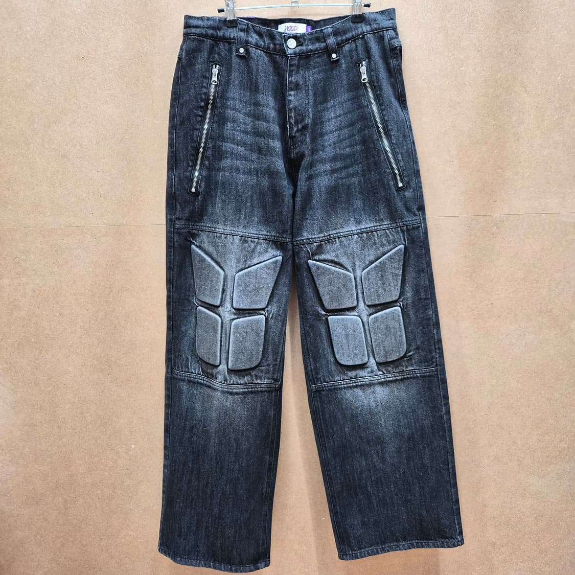 후드후드 엠보싱 데님 바이커 팬츠 블랙 상품이미지1