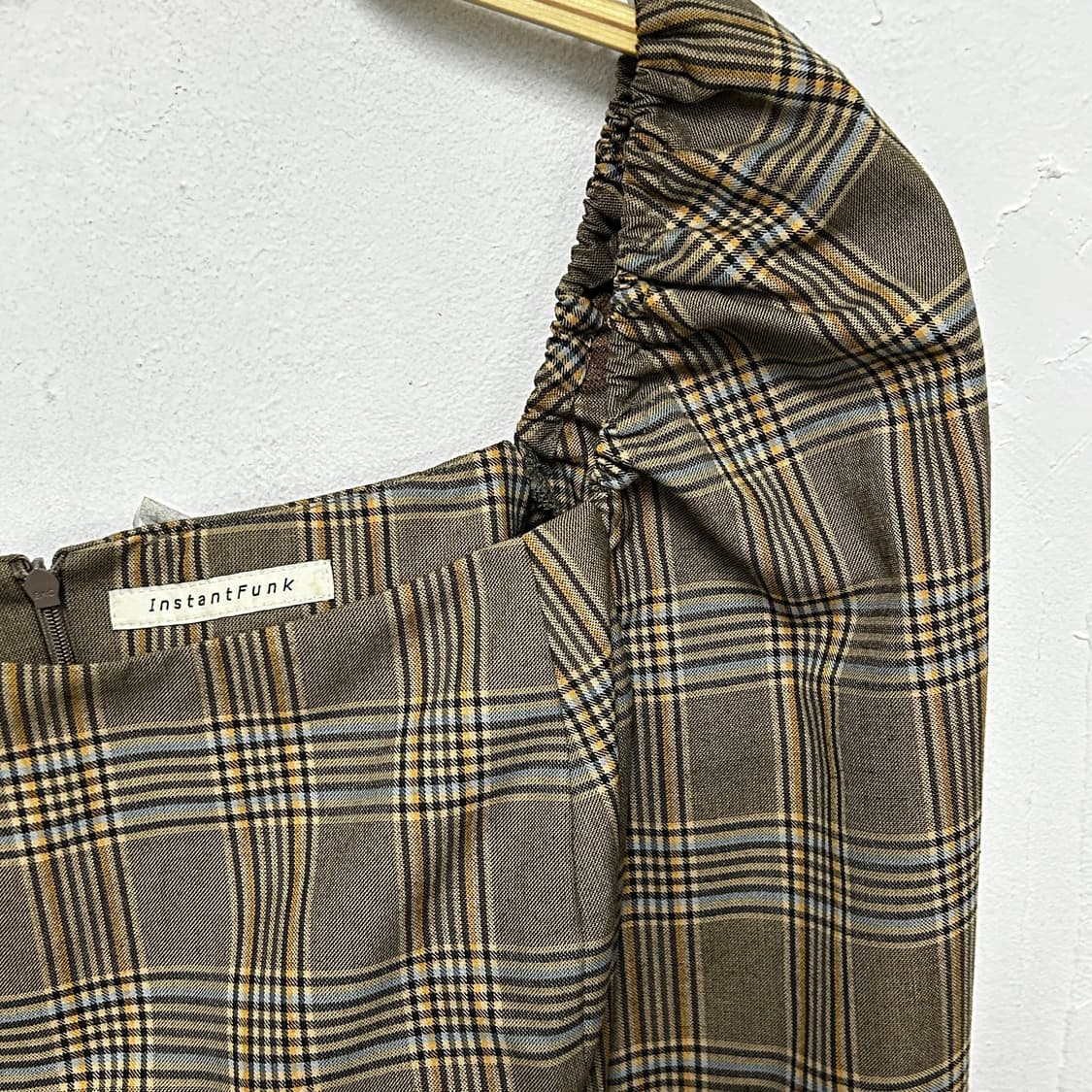 INSTANTFUCK 체크 패턴 스퀘어넥 블라우스 상품이미지4