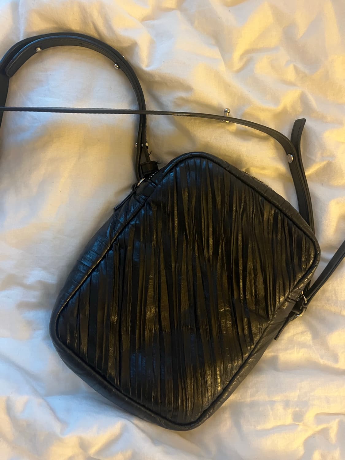 creased mini leather bag 상품이미지1