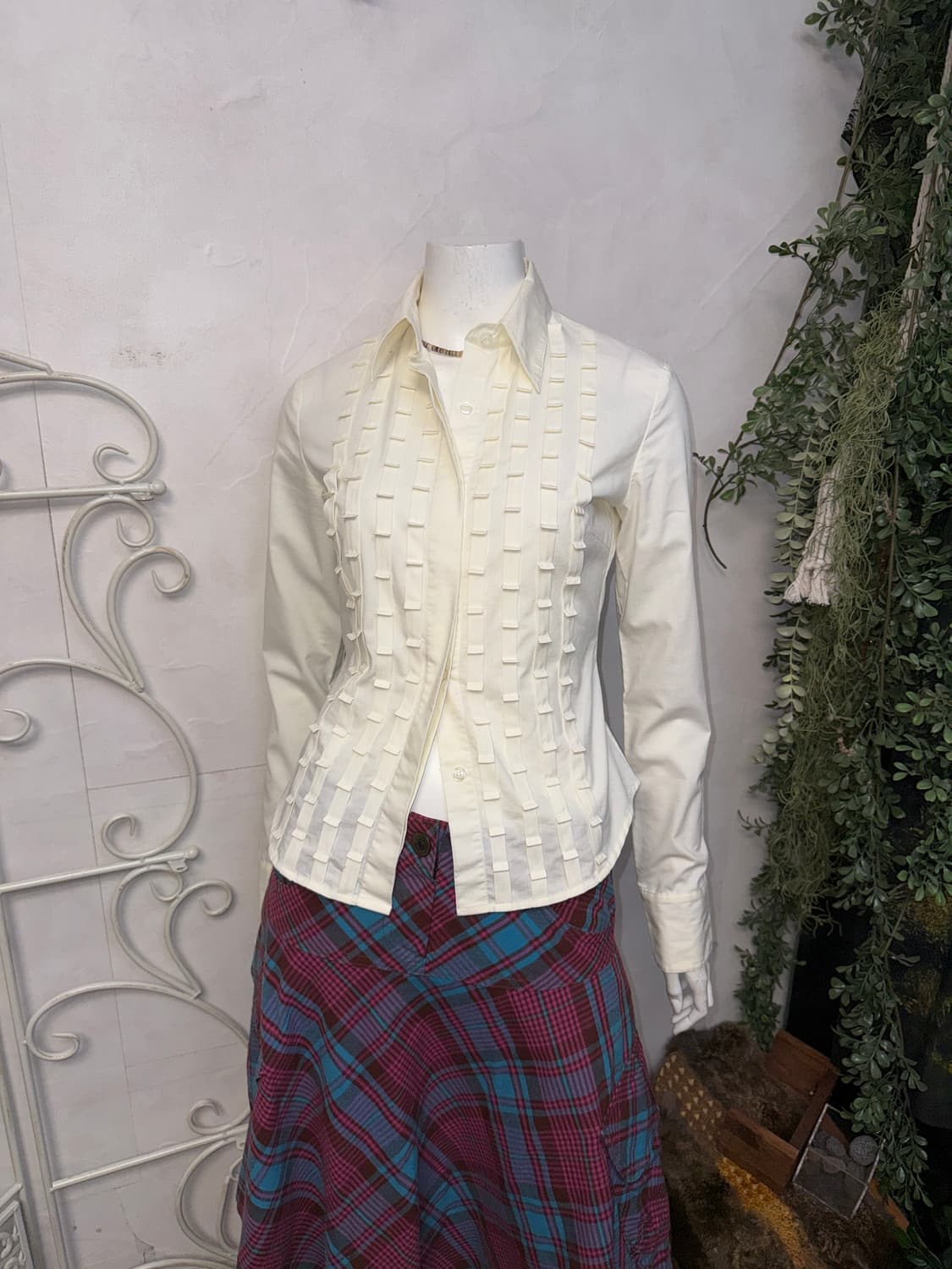 Ivory wrinkled frill detail shirt 상품이미지4