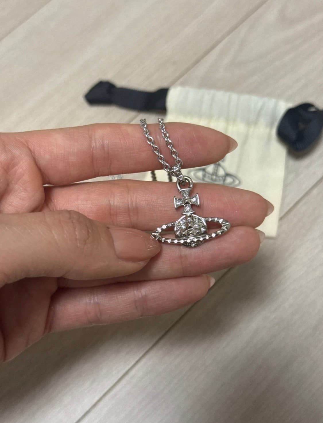 비비안 웨스트우드 큐빅 목걸이 상품이미지2