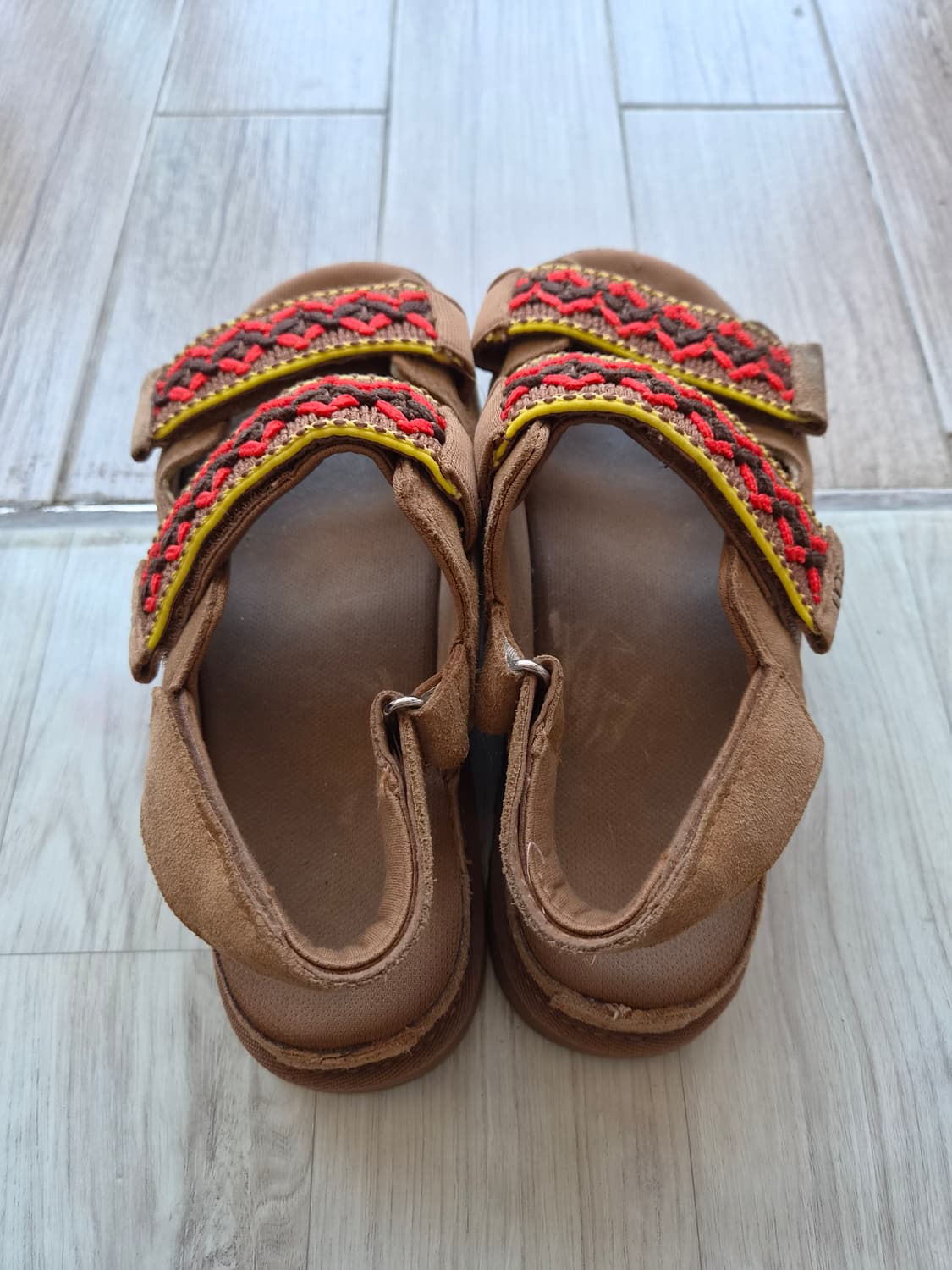 어그(UGG) 골든스타 헤리티지 브레이드 샌들 (245) 상품이미지4