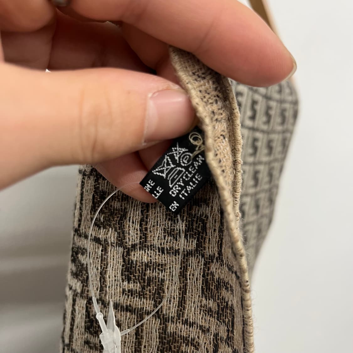 펜디 FF 로고 머플러 브라운 상품이미지4