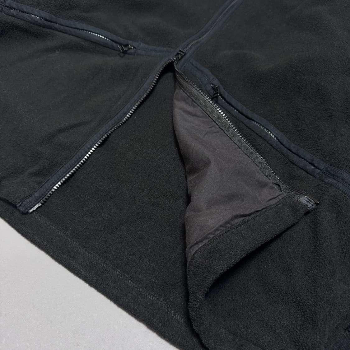 Relume 블랙컬러 폴리에스터 드로우코드 빅실루엣 플리스 자켓 상품이미지5