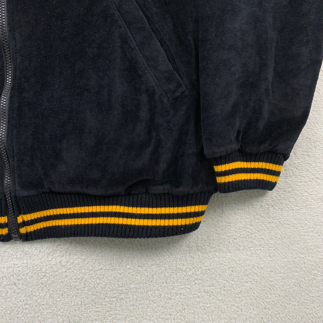 90‘s 푸마 빅로고 블랙 벨벳 봄버 자켓 상품이미지6