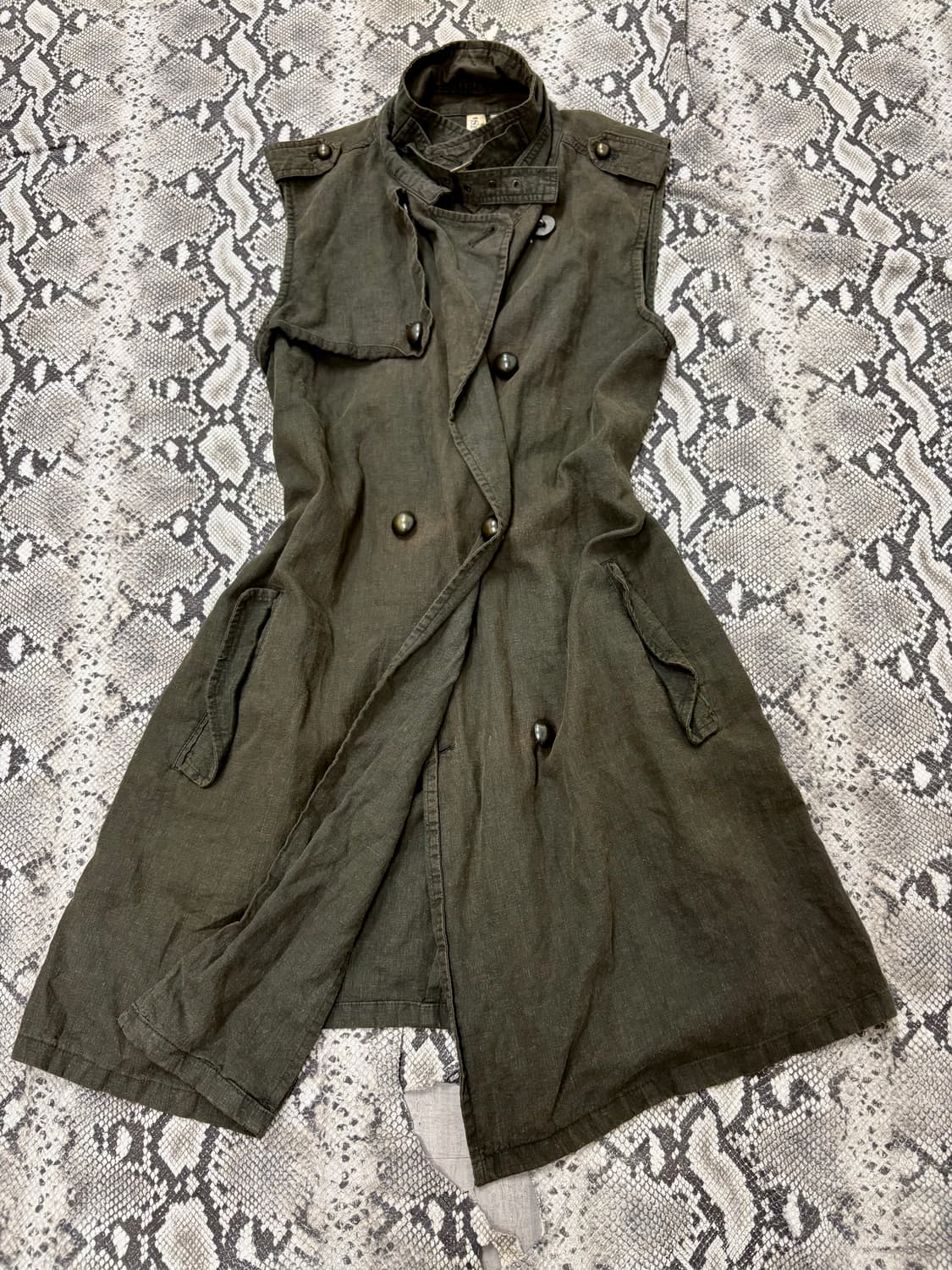 “Vintage” Grunge Mood Neck Buckle Detail 상품이미지4