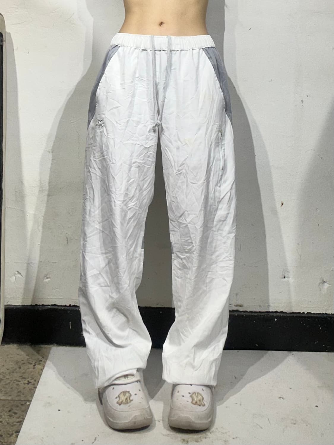 미즈노 화이트 그레이 로고 와이드 팬츠 XL 상품이미지2