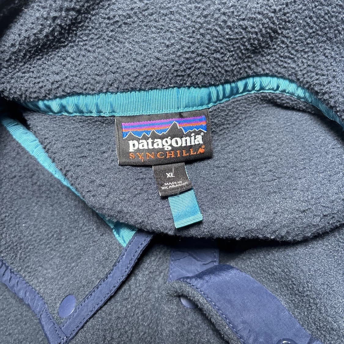 17FW 파타고니아 신칠라 스냅-T 네이비/블루 하프 아즈텍 패턴 상품이미지3