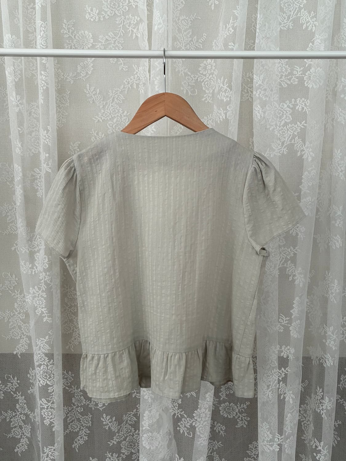 F) 어다울 프릴 캡슬리브 블라우스 애쉬 카키 상품이미지2