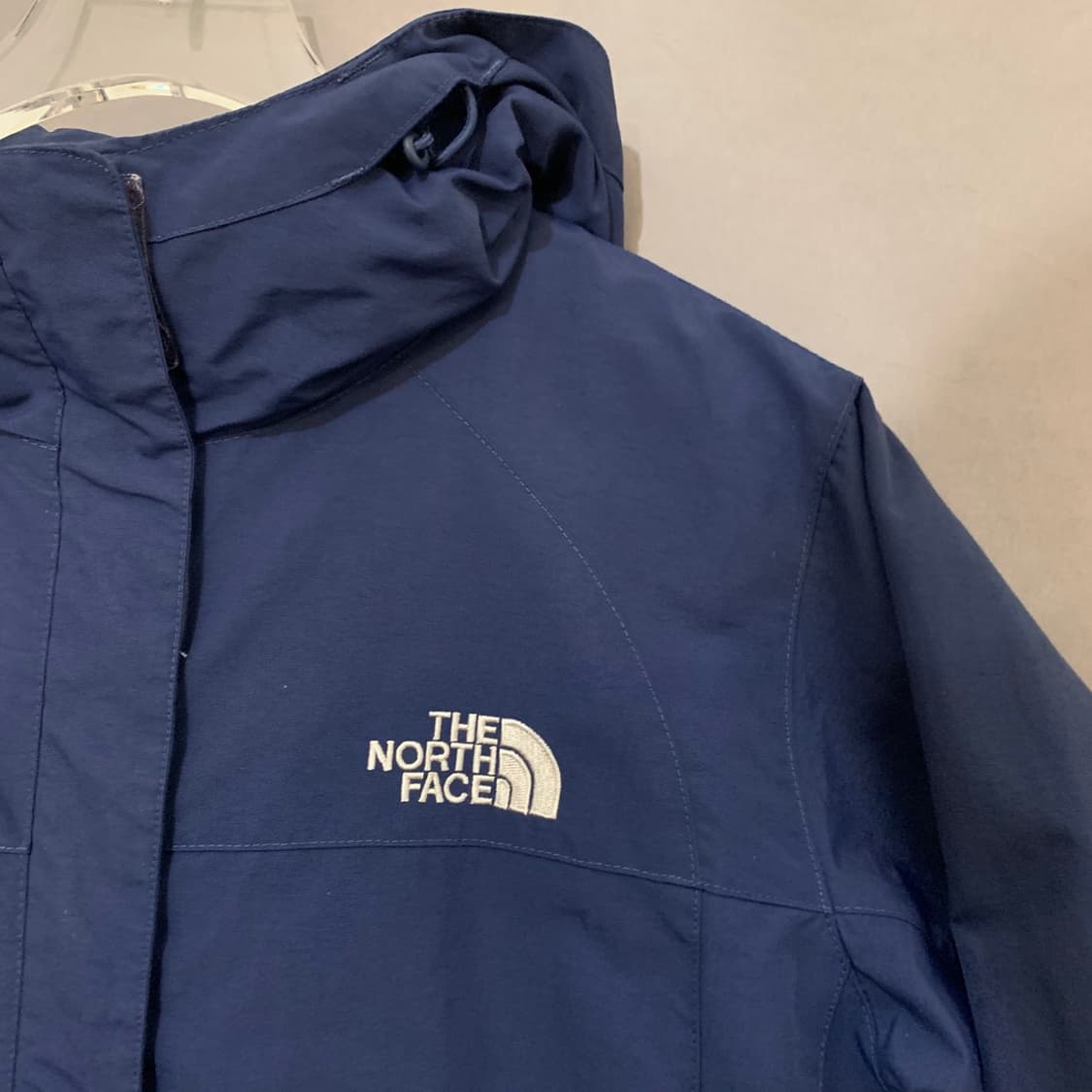 95 XL 노스페이스 여성 네이비 바람막이 후드 자켓 상품이미지3
