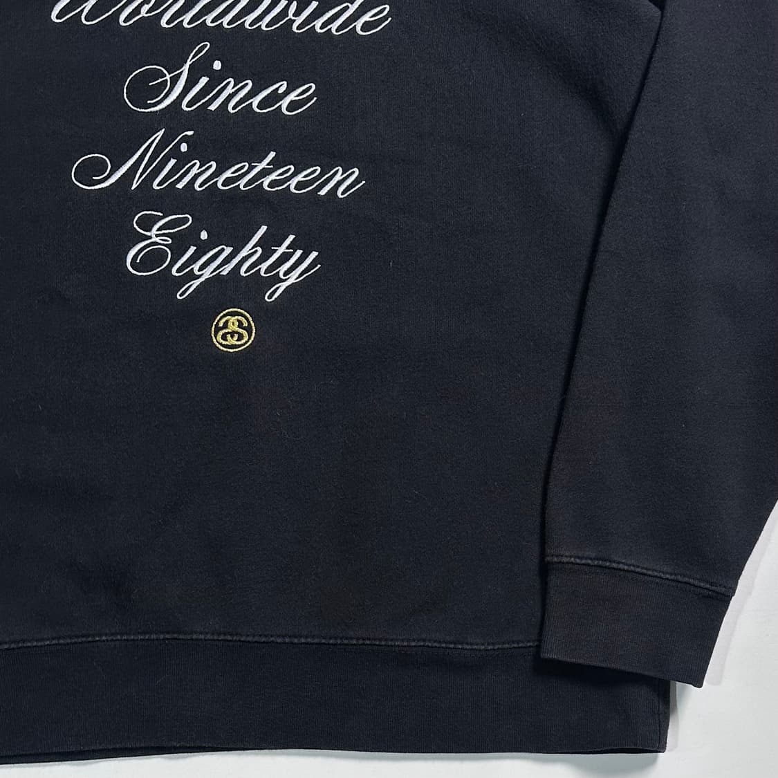 스투시 월드투어 블랙 맨투맨 상품이미지4