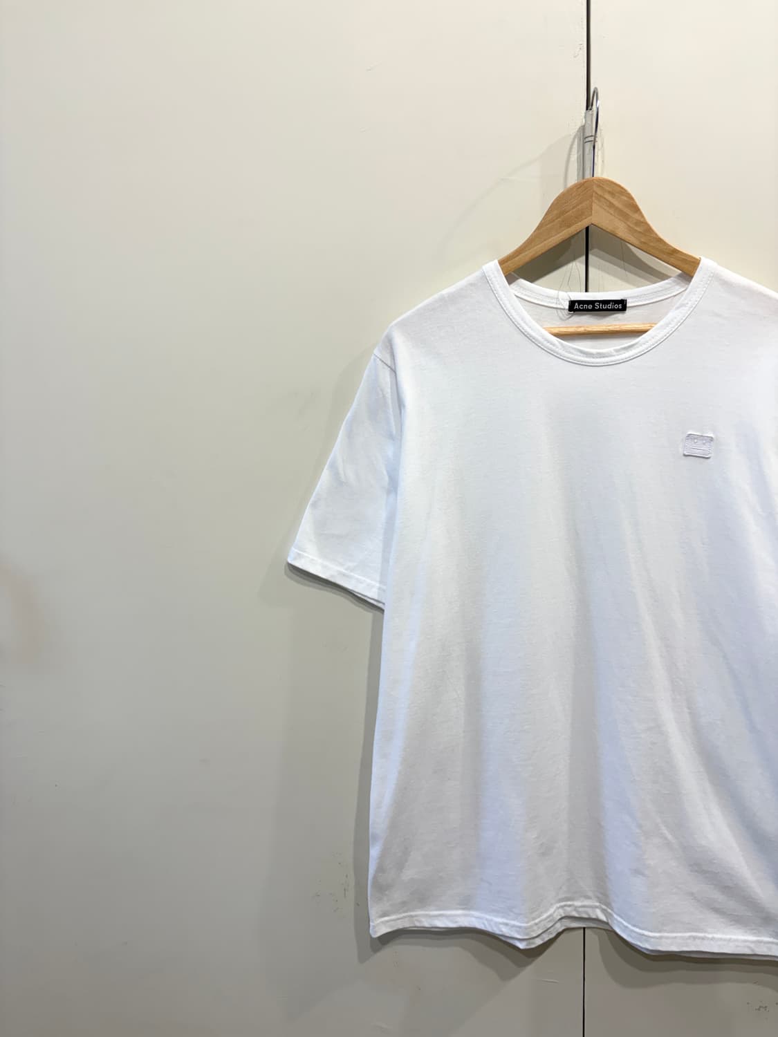아크네 스튜디오 페이스 로고 반팔 티셔츠 상품이미지3