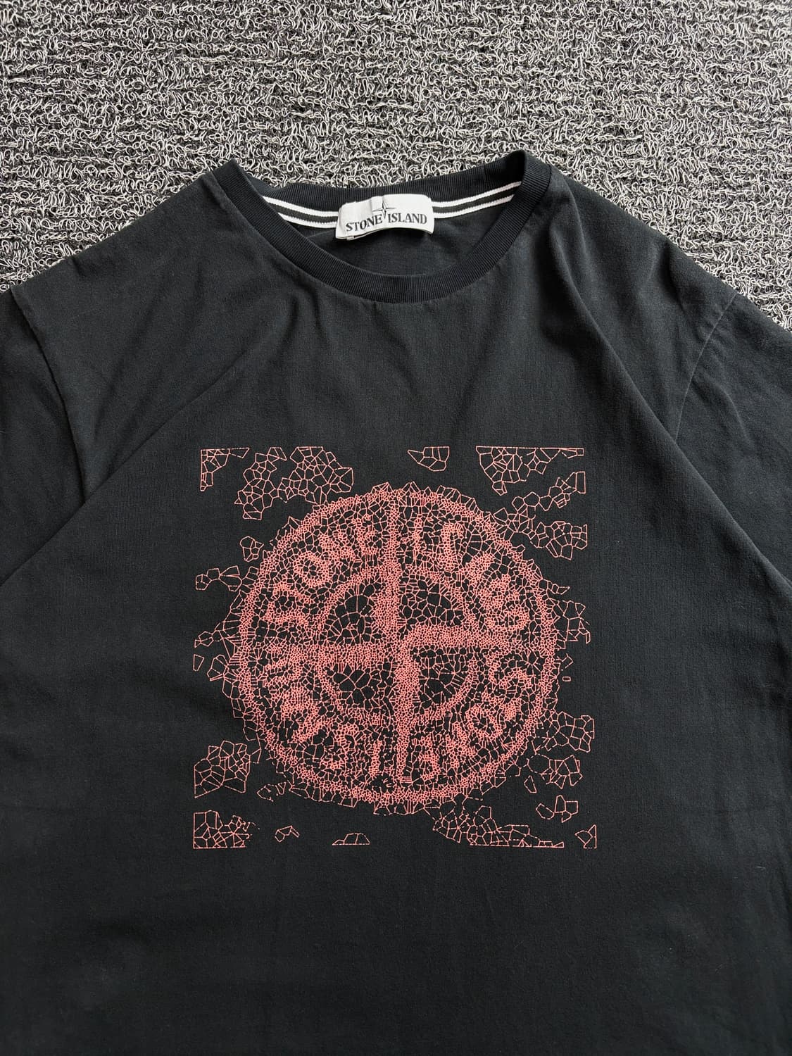 스톤아일랜드 지오메트릭 로고 프린트 반팔티 4123 상품이미지1