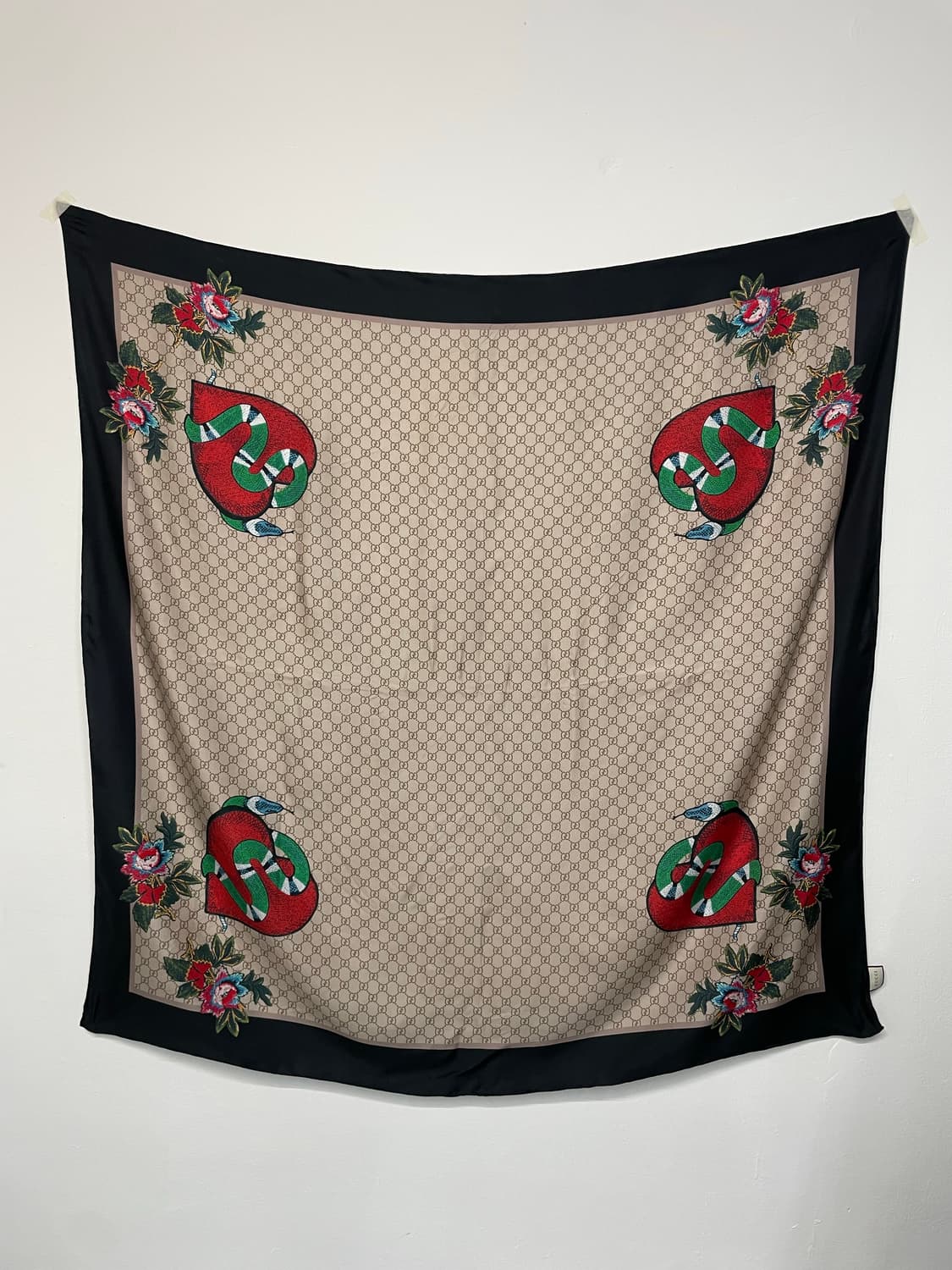 구찌 빅숄 실크 스카프 상품이미지1