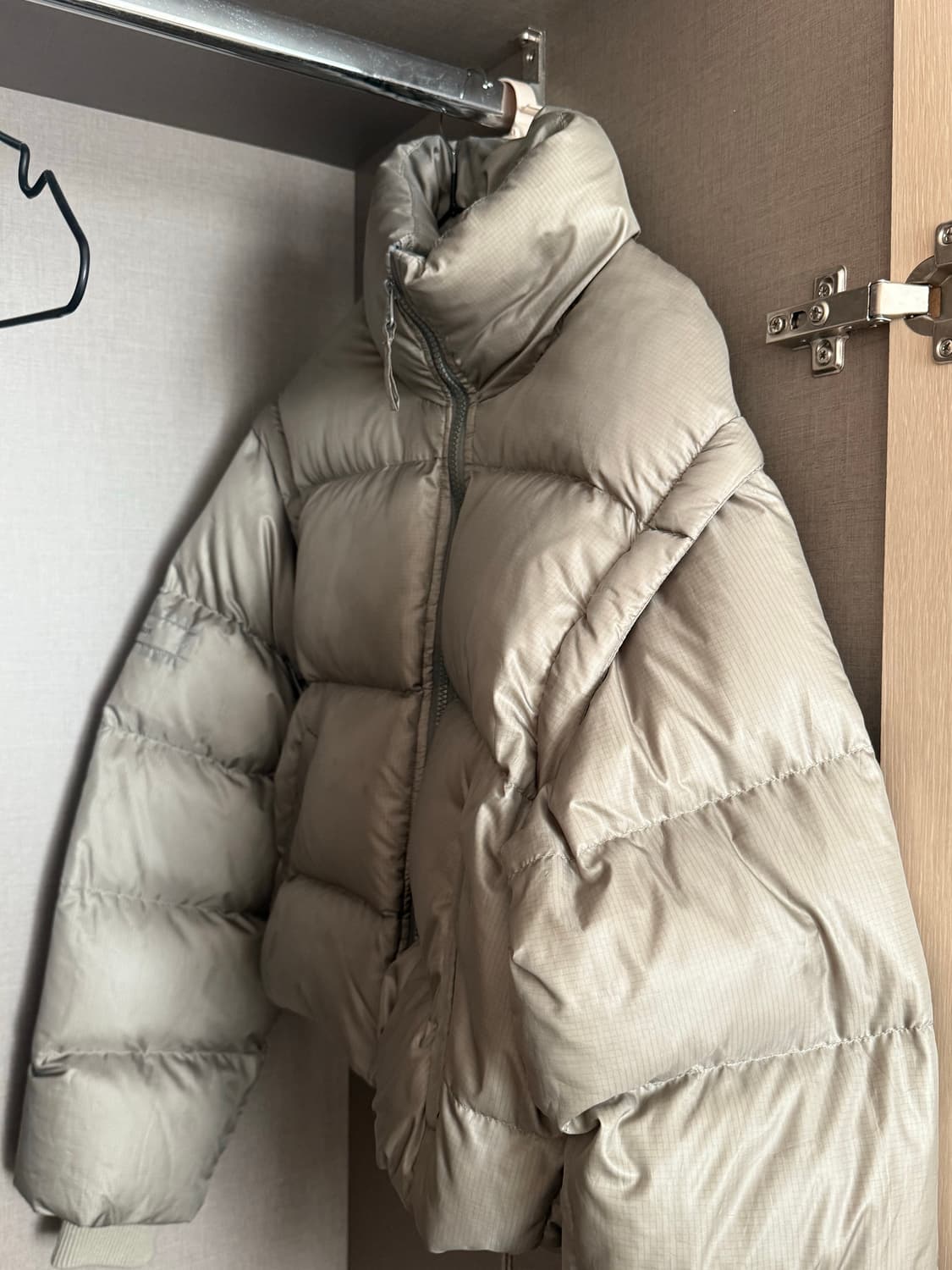 배드블러드 숏패딩(디테쳐블 슬리브 다운 푸퍼) 상품이미지6