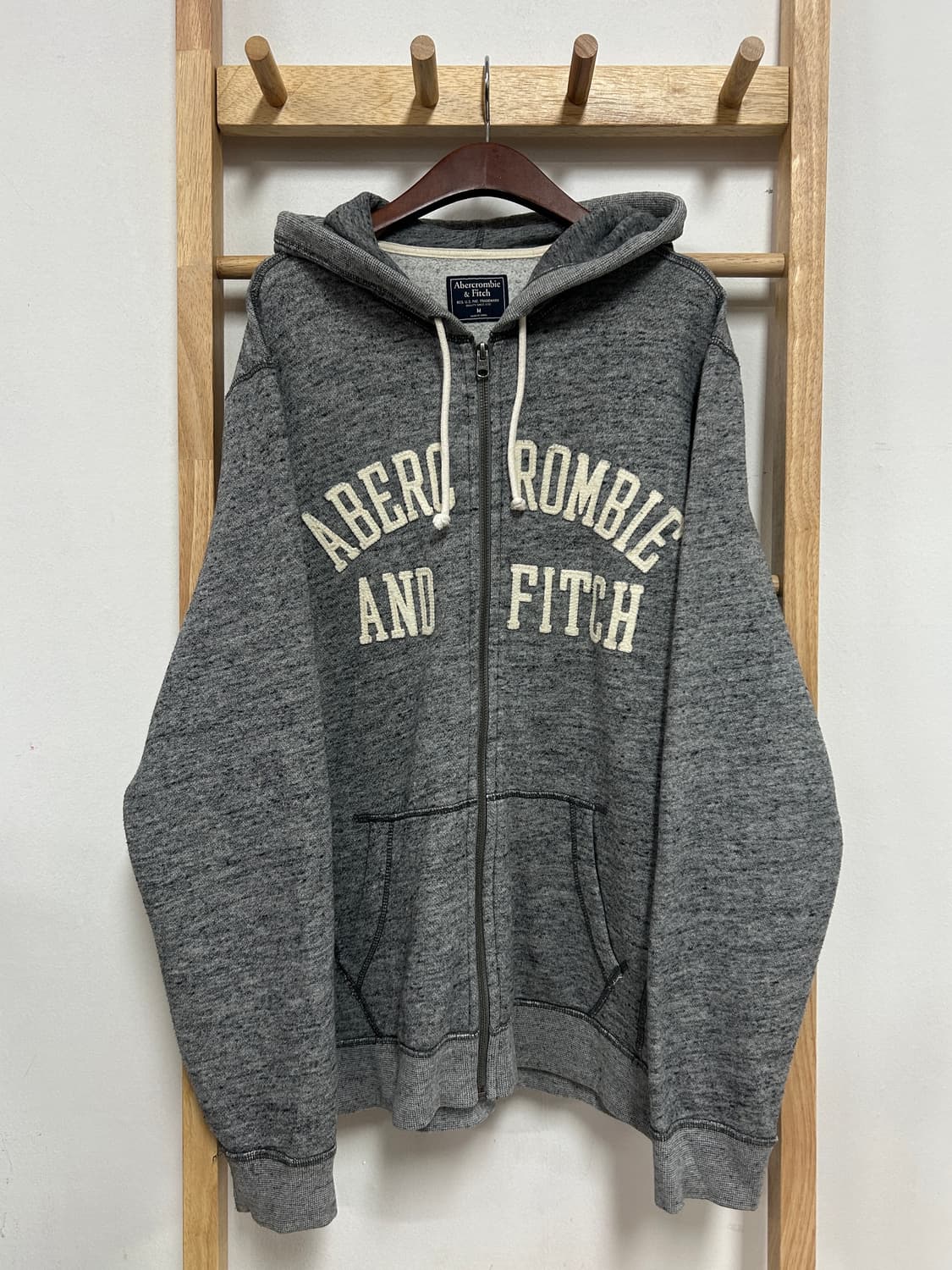 아베크롬비 y2k 아치로고 후드집업 보카시 그레이 상품이미지2