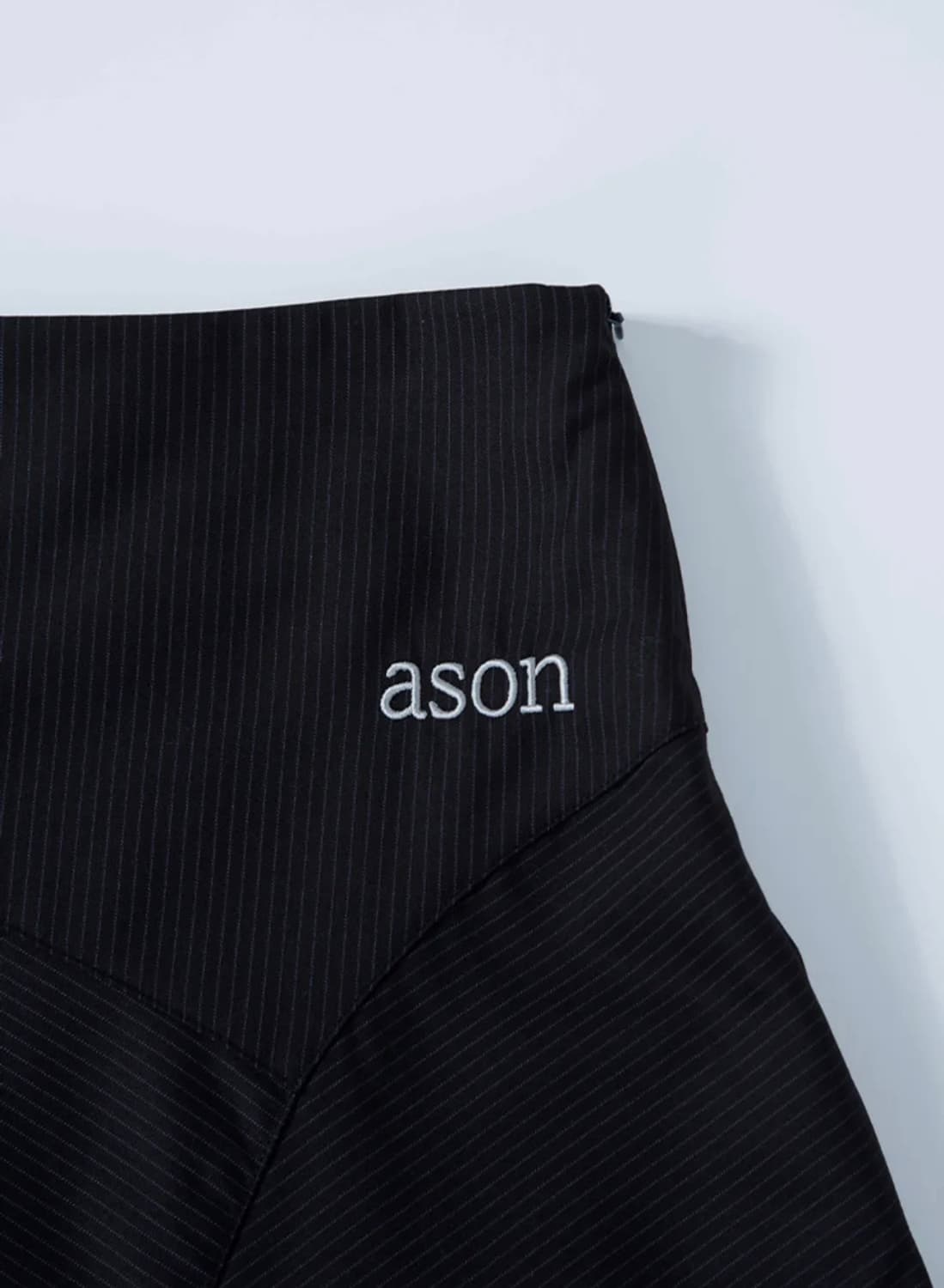 애즈온 PREPPY UNBALANCE SKIRT / BLACK 스커트 상품이미지4