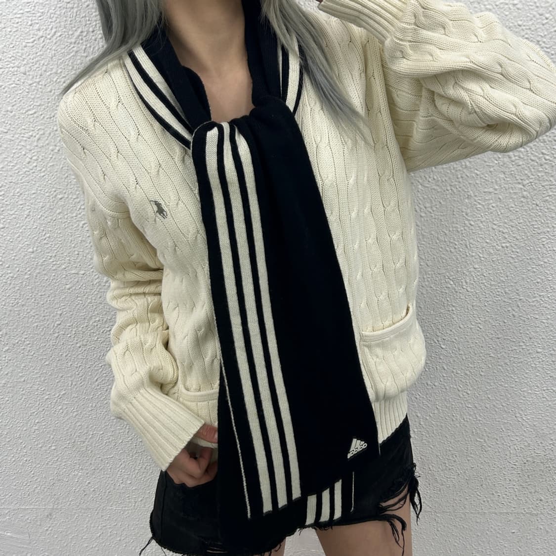 아디다스 에센셜 로고 블랙라인 화이트 배색 머플러 상품이미지2